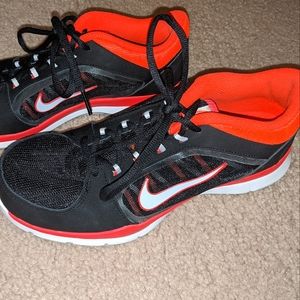 Women's size 9 wide Nike sneakers